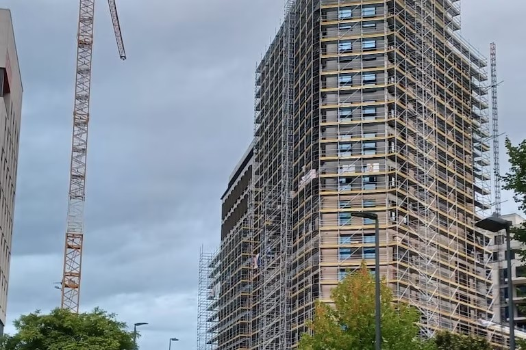 Charleroi: Tirou 1, the new 14-storey business and residential landmark in the heart of the Left Side park