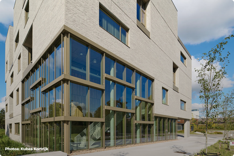High-performance office buildings: design and efficiency with Aliplast MC55 system