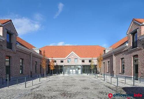 Offices to let in LES ECURIES B3+1