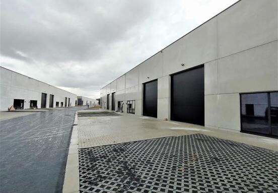 Entrepôt 207 m²