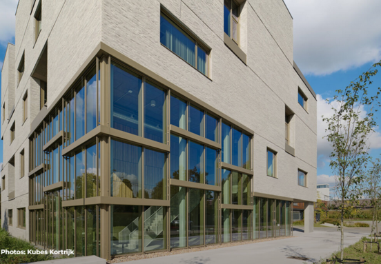 High-performance office buildings: design and efficiency with Aliplast MC55 system